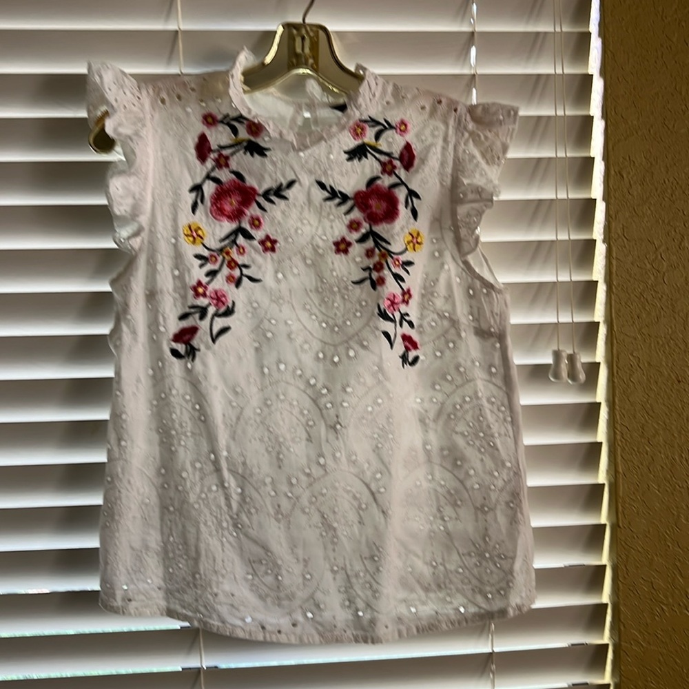 Embroidery blouse. Like new. Size M
